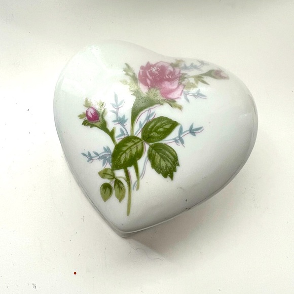 Vintage Heart-Shaped Rose Floral Trinket Box - Picture 1 of 4